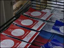 Saco de vômito criado por artista britânica