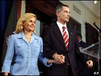 گورنر مکگریوی اپنی اہلیہ کے ساتھ