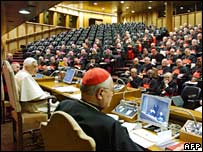 Papa Bento 16 em encontro com cardeiais