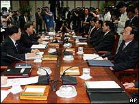 Delegados da Coréia do Sul e da Coréia do Norte, reunidos em julho de 2006
