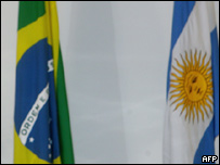 Bandeiras do Brasil e da Argentina