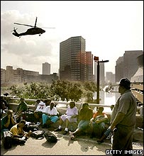 هزاران نفر در نيو اورلئان در انتظار رسيدن کمک هستند