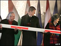 Các bộ trưởng châu Âu ăn mừng