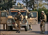 Basra'da İngiliz askerler