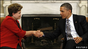 A presidente Dilma Rousseff com o presidente dos EUA, Barack Obama, em visita aos EUA em abril (Foto: Reuters)