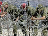 Lübnan sınırındaki İsrail askerleri