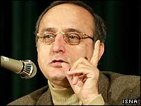 محسن سازگارا می گويد وصلت دين و قدرت برای مردم ايران فرخنده نبود