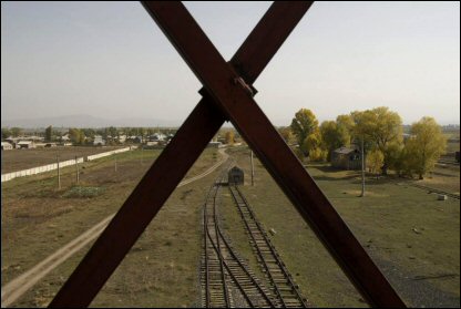 Ermenistan ve Türkiye arasındaki kapalı demiryolunun Ermenistan'ın Akhurik köyündeki istasyonu