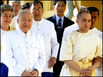 Cựu hoàng Sihanouk và vua Sihamoni của Campuchia