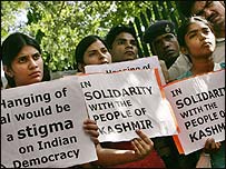 फांसी के विरोध में प्रदर्शन