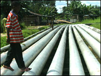 Nijer deltasında petrol boru hattı