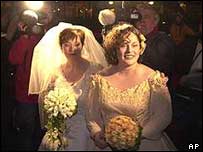 Lezbiyen bir çiftin düğün töreni 