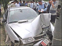 خودروی ديپلمات ايرانی که در بغداد هدف حمله افراد ناشناس قرار گرفت - عکس از ايسنا