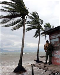 O furacão Wilma provocou fortes ventos e chuvas em Honduras
