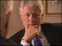 Bill Clinton durante entrevista à BBC