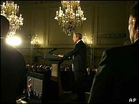 پرزيدنت بوش درحال سخنرانی در بروکسل در آغاز سفرش به اروپا