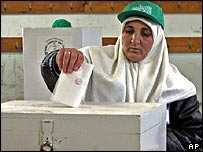 Simpatizante do Hamas vota na Faixa de Gaza