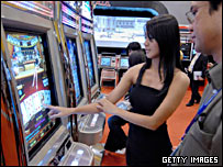 یک کارمند کازینو و مشتری