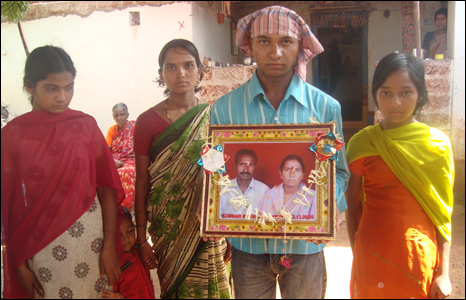 The children with a picture of their parents