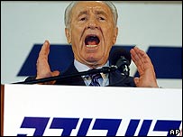 شيمون پرز، معاون نخست وزير اسرائيل و رهبر حزب مخالف کارگر