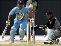 سیہواگ آؤٹ ہوتے ہوئے