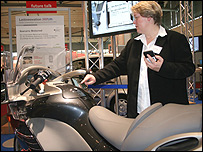 موتورسيکلت مجهز به صفحه نمايشگر رايانه همراه جیبی