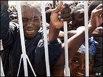 Vítimas de enchente em Gonaives