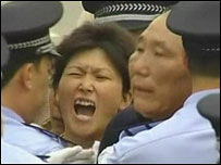 Chineses disputam ingressos para os Jogos. Foto: BBC News