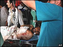 يکی از پيکارجويان مجروح در بيمارستانی در جنوب غزه