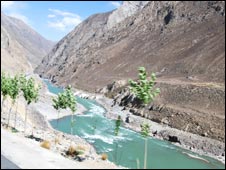 Cảnh rừng núi Himalaya