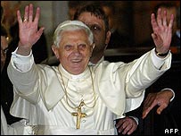 Bento 16 é o segundo líder da Igreja Católica a entrar numa mesquita 