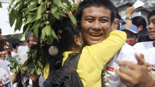 Tù chính trị Miến Điện được ân xá hồi tháng Giêng năm 2012