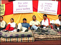 Governador de Tarija e outros manifestantes em greve de fome