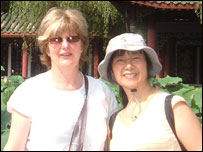 英国教师苏•米切尔和四川绵阳南山中学的英语老师袁成昆