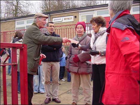 People at a famers' market