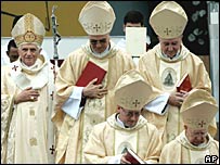 Papa Bento 16 e bispos em Aparecida