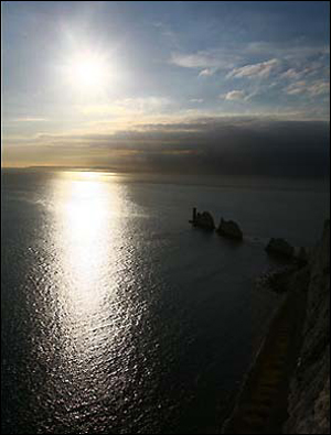 怀特岛西端的Needles是该岛的标志。以前三座岩石之间还耸立着一座针状岩石,但在1764年倒塌,不过地名却保留了下来。