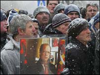 آلبانيايی تباران کوزوو در مراسم عزاداری رييس جمهورشان