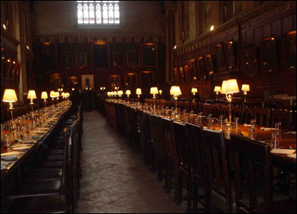 Christ church 学院的餐厅，眼熟么？ 《哈里波特》就是在这里取景的