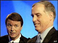 John Edwards (solda) ve Howard Dean