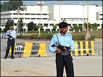 Pakistan Parlamentosu çevresindeki yoğun önlemler