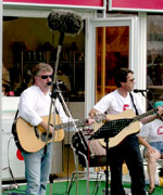 John ac Alun yn swyno'r gynulleidfa