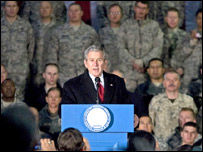            بگرام فضائی اڈے پر امریکی فوجیوں سے خطاب کرتے ہوئے