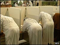 ان انتخابات میں عورتوں کو حصہ لینے کی اجازت نہیں