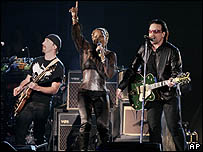 U2 se apresentou com a cantora Mary J. Blige na cerimônia