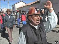 Mineiros comemoram posse do novo presidente em Sucre, na Bolívia