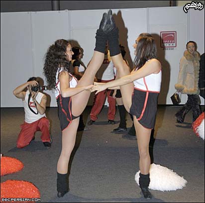 نرمش قبل از رقص گروهی