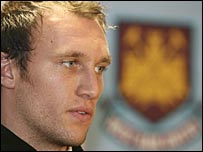 西汉姆联队新前锋阿什顿