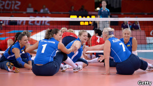 Украинки в ударе: они выиграли у британок в волейбол сидя