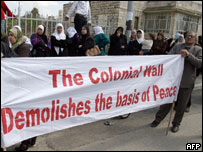 Manifestantes palestinos em Ramallah